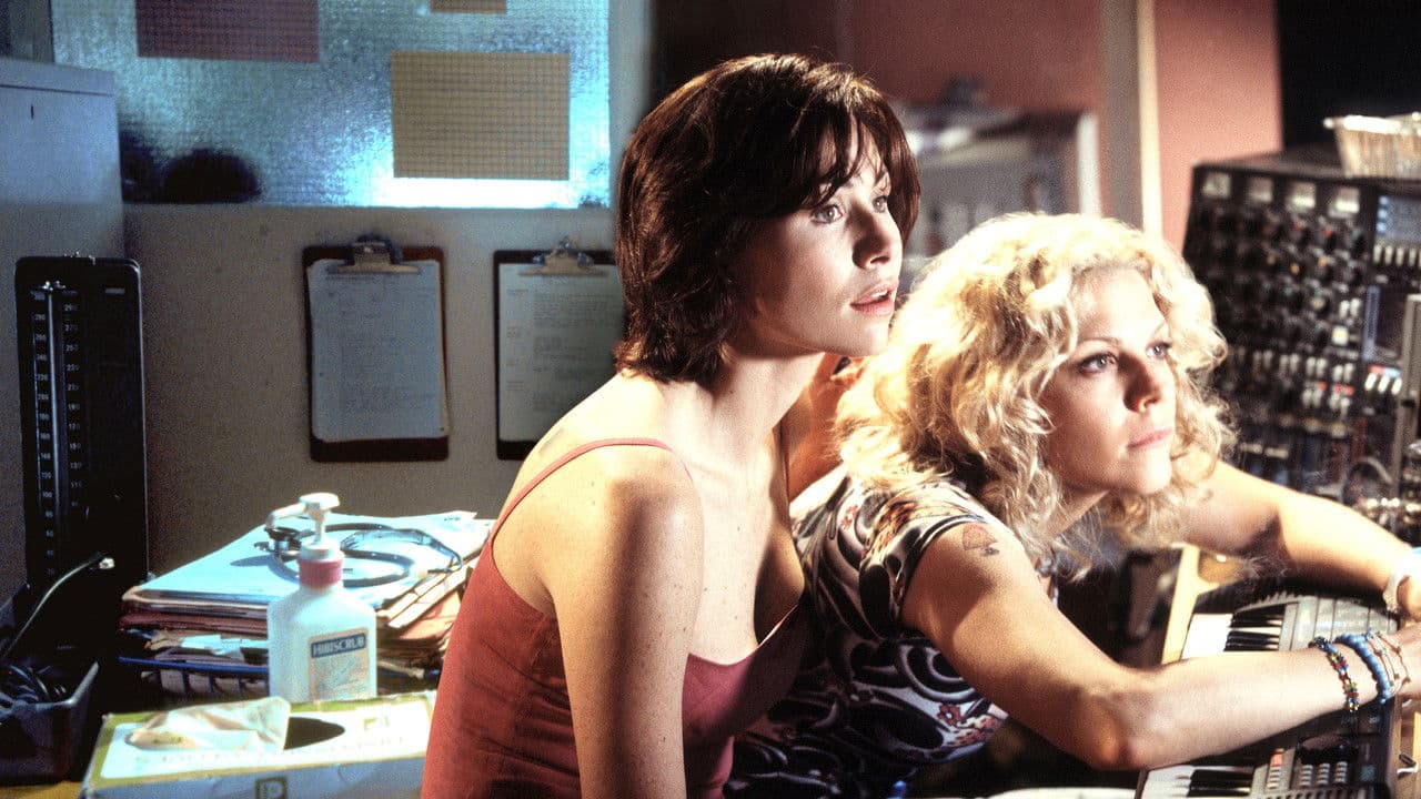 Rouge à lèvres et arme à feu